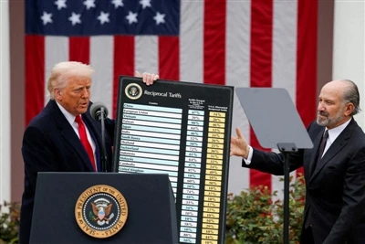 Tæland afhjúpar nýja hvata stefnu til að verja lykiliðnað frá U . s . gjaldskrá